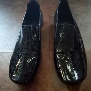 Italian made Sesto Meucci Uriana  black patent lase cut